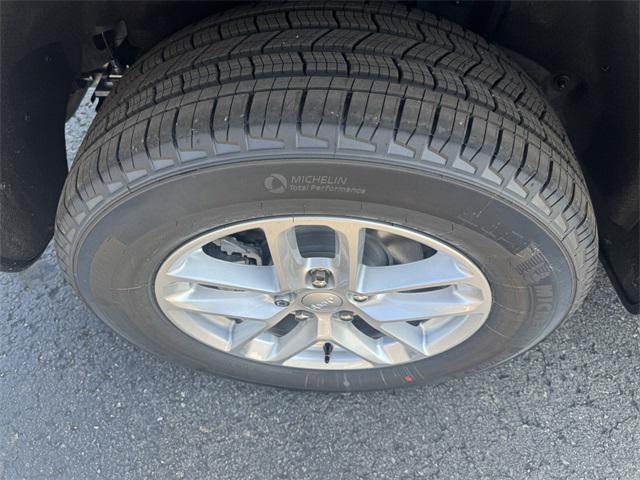 new 2025 Jeep Grand Cherokee car, priced at $37,988