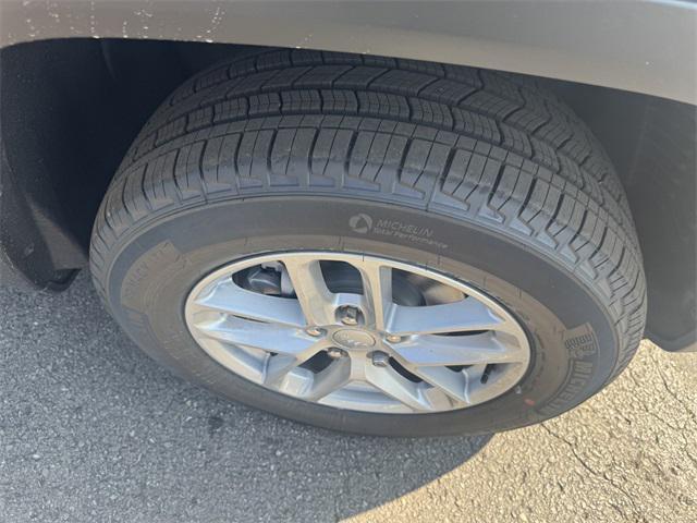 new 2025 Jeep Grand Cherokee car, priced at $37,988