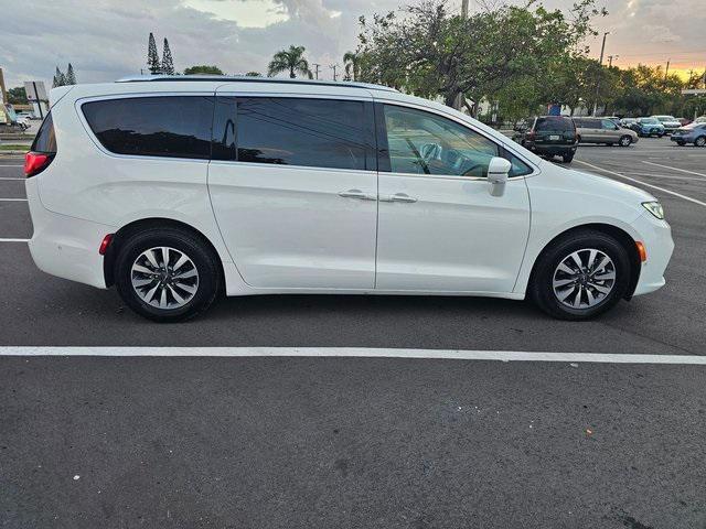 used 2021 Chrysler Pacifica Hybrid car, priced at $17,000