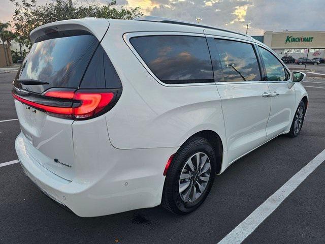 used 2021 Chrysler Pacifica Hybrid car, priced at $17,000