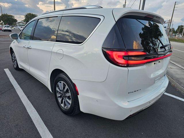 used 2021 Chrysler Pacifica Hybrid car, priced at $17,000