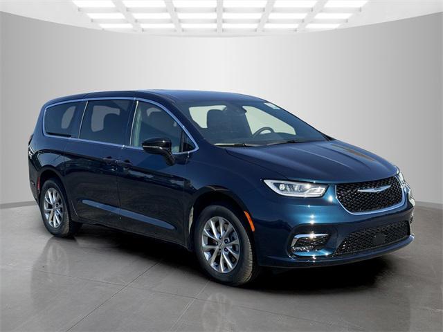 new 2025 Chrysler Pacifica car, priced at $43,897