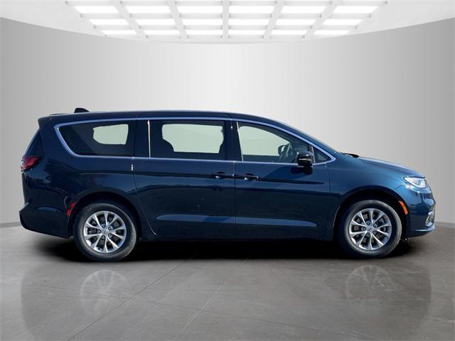 new 2025 Chrysler Pacifica car, priced at $43,897