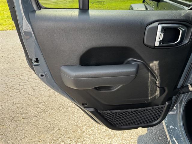 new 2025 Jeep Wrangler car, priced at $45,998