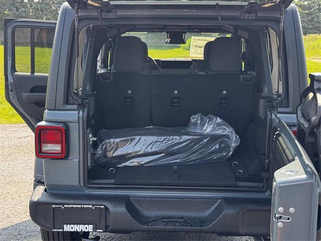 new 2025 Jeep Wrangler car, priced at $45,998