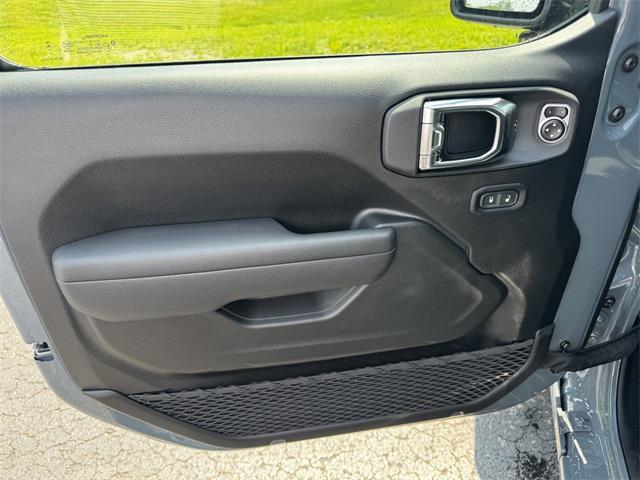 new 2025 Jeep Wrangler car, priced at $45,998