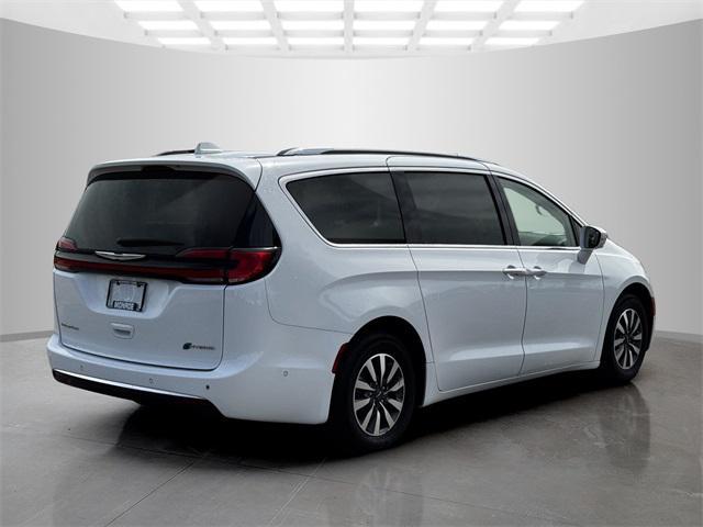 used 2021 Chrysler Pacifica Hybrid car, priced at $18,950