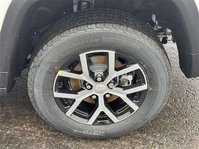 new 2025 Jeep Grand Cherokee car, priced at $43,488