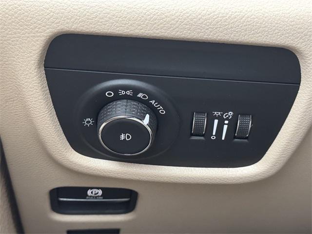 new 2025 Jeep Grand Cherokee car, priced at $43,488