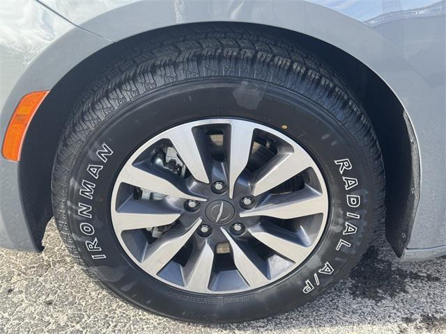 used 2022 Chrysler Pacifica Hybrid car, priced at $20,695