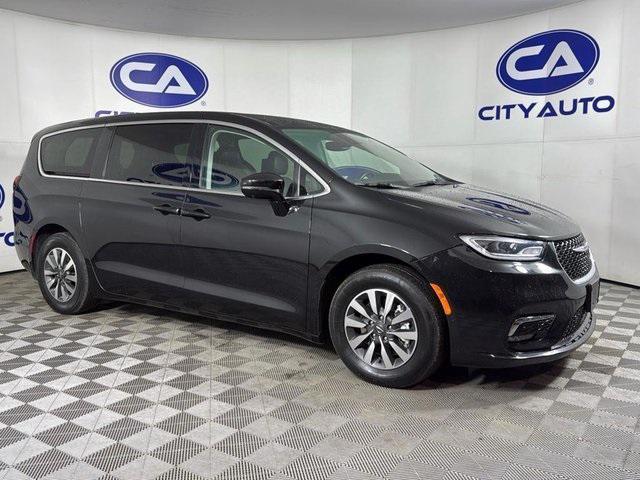 used 2022 Chrysler Pacifica Hybrid car, priced at $20,000