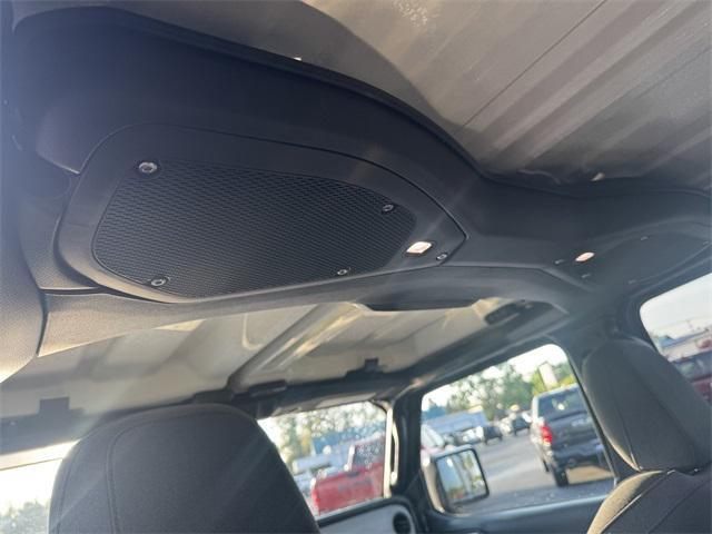 new 2025 Jeep Gladiator car, priced at $42,588