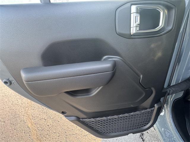 new 2025 Jeep Gladiator car, priced at $42,588