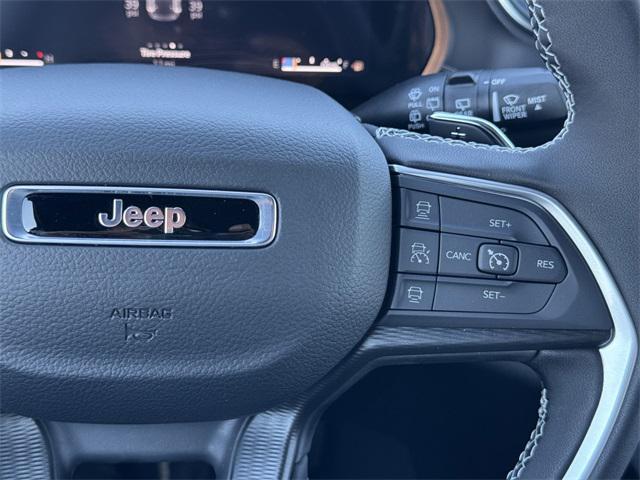 new 2025 Jeep Grand Cherokee car, priced at $42,998