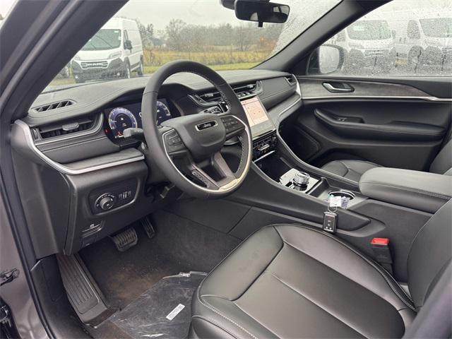 new 2025 Jeep Grand Cherokee car, priced at $47,295