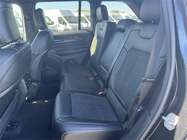 new 2025 Jeep Grand Cherokee car