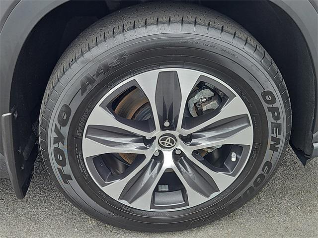 used 2022 Toyota Highlander car, priced at $37,987