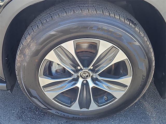 used 2021 Toyota Highlander car, priced at $34,987