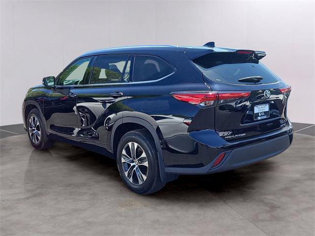 used 2021 Toyota Highlander car, priced at $34,987