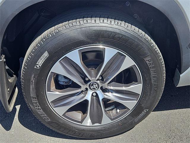 used 2022 Toyota Highlander car, priced at $36,987