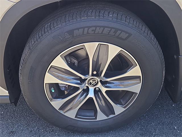 used 2022 Toyota Highlander car, priced at $36,987
