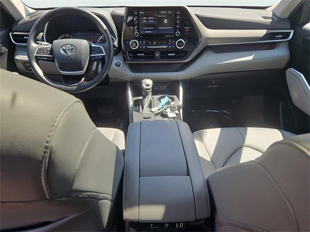 used 2022 Toyota Highlander car, priced at $36,987