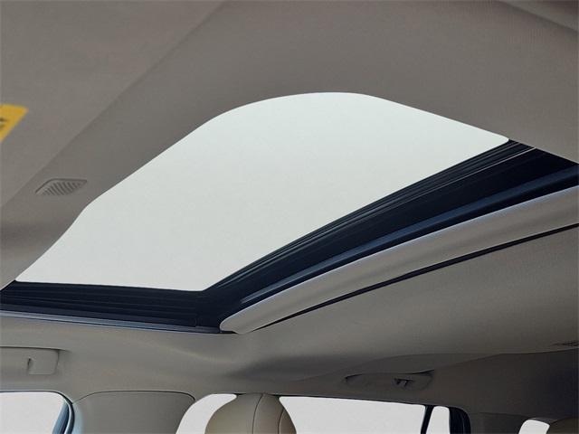 used 2022 Toyota Highlander car, priced at $37,987