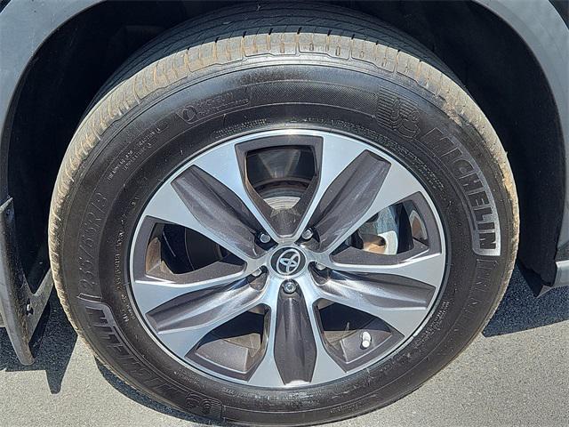 used 2022 Toyota Highlander car, priced at $37,987