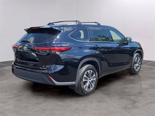 used 2022 Toyota Highlander car, priced at $37,987