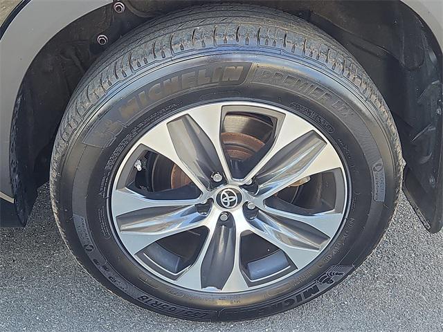 used 2022 Toyota Highlander car, priced at $37,987
