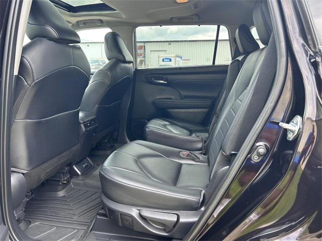 used 2021 Toyota Highlander car, priced at $24,800