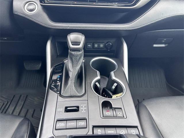 used 2021 Toyota Highlander car, priced at $24,800