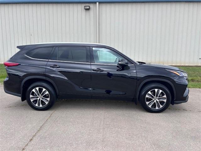 used 2021 Toyota Highlander car, priced at $24,800
