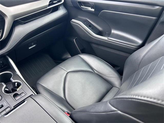 used 2021 Toyota Highlander car, priced at $24,800