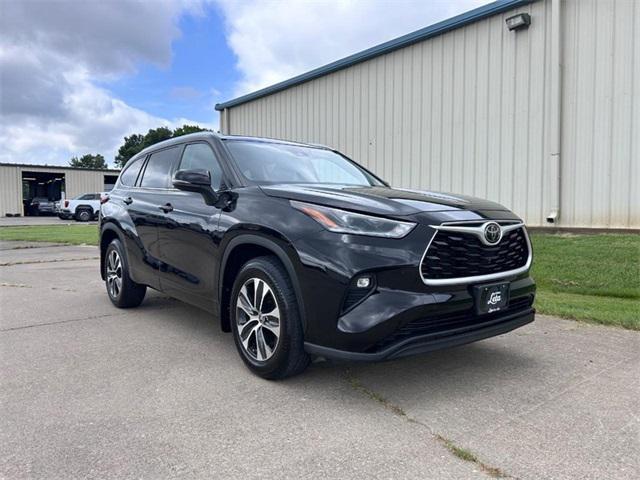 used 2021 Toyota Highlander car, priced at $24,800