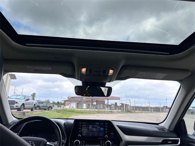 used 2021 Toyota Highlander car, priced at $24,800