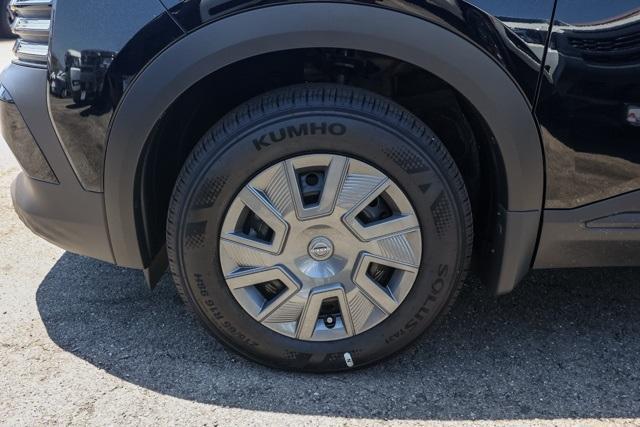 new 2025 Nissan Kicks car, priced at $23,642