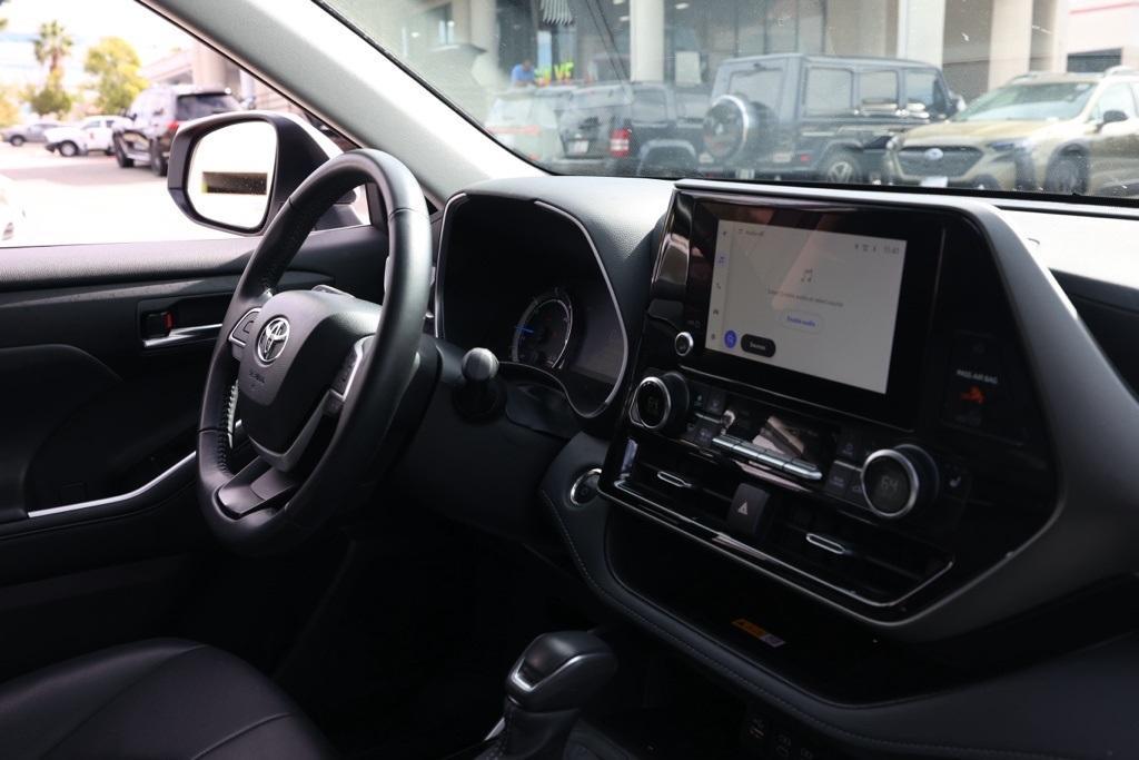 used 2024 Toyota Highlander Hybrid car, priced at $46,248
