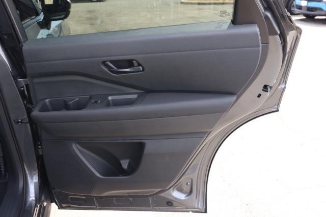 new 2025 Nissan Pathfinder car, priced at $39,257