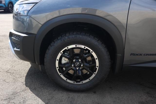 new 2025 Nissan Pathfinder car, priced at $39,257