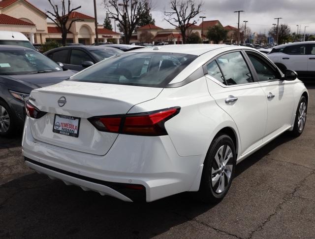 new 2025 Nissan Altima car