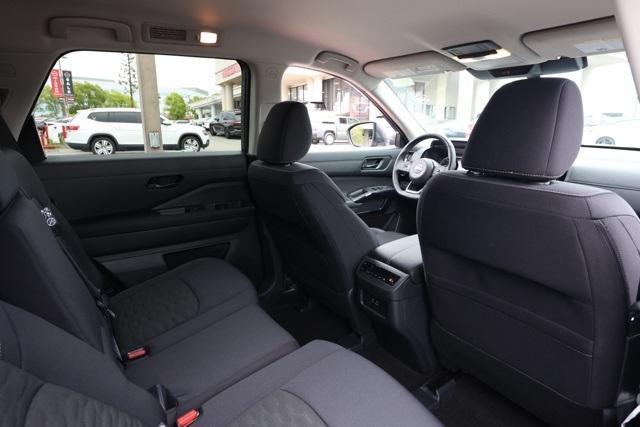 new 2025 Nissan Pathfinder car, priced at $40,470