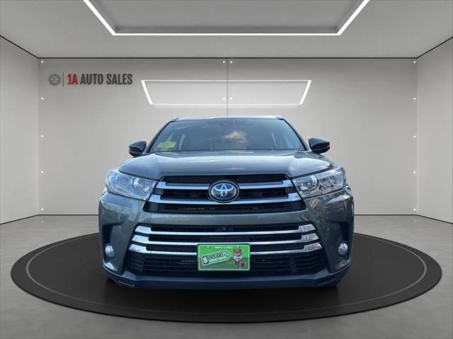 used 2017 Toyota Highlander Hybrid car, priced at $23,995