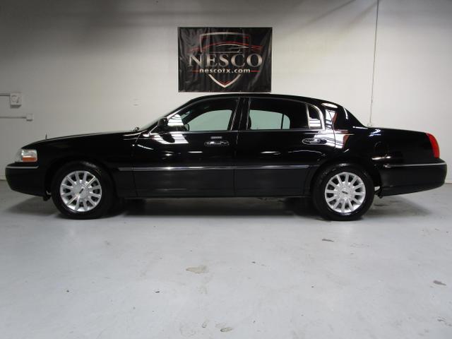 used 2007 Lincoln Town Car car, priced at $9,995