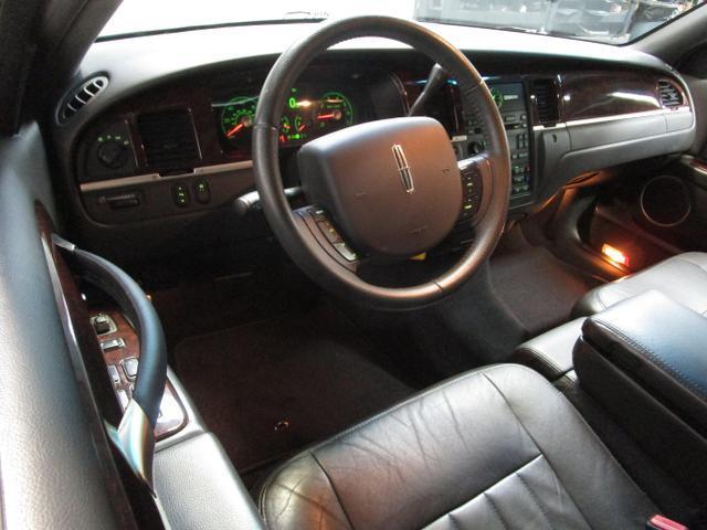 used 2007 Lincoln Town Car car, priced at $9,995