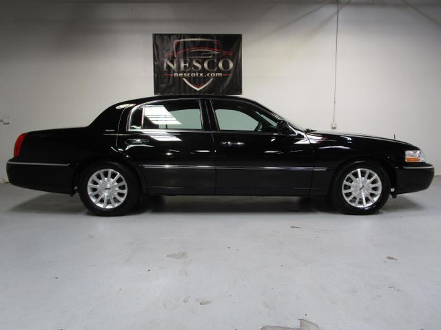 used 2007 Lincoln Town Car car, priced at $9,995