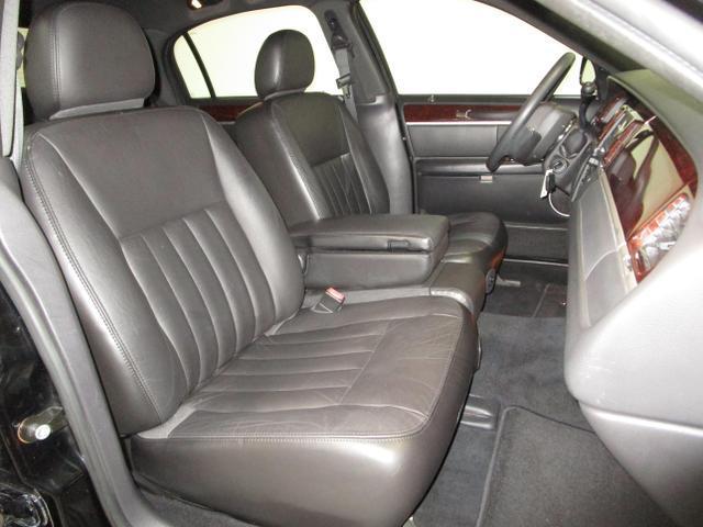 used 2007 Lincoln Town Car car, priced at $9,995