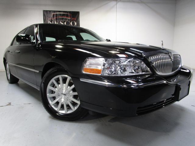 used 2007 Lincoln Town Car car, priced at $9,995