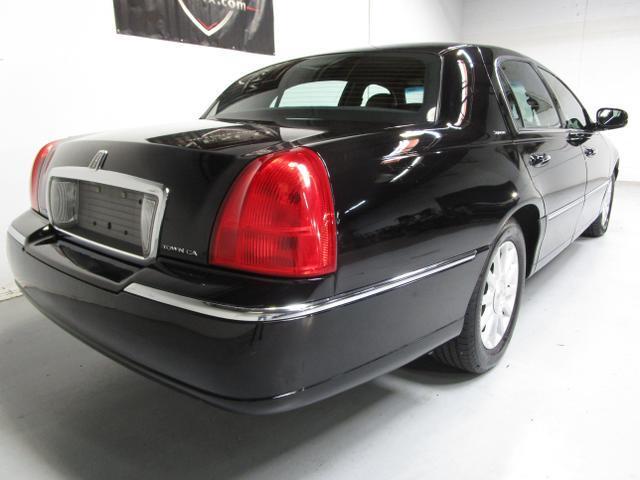 used 2007 Lincoln Town Car car, priced at $9,995