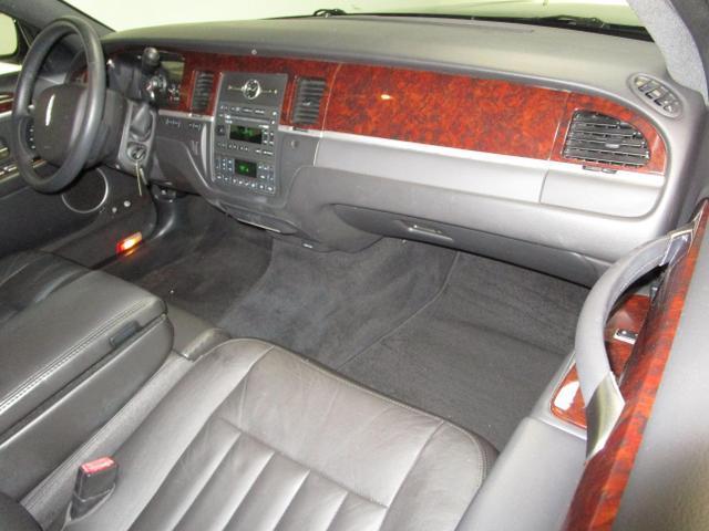 used 2007 Lincoln Town Car car, priced at $9,995